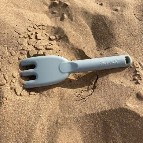 Scrunch Rake | Scrunch Beach Toys available at Bear & Moo