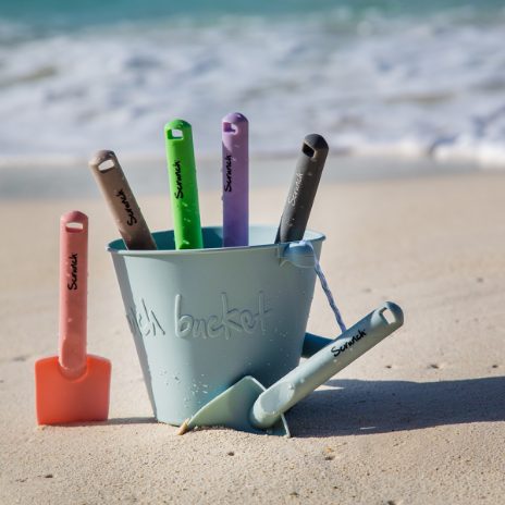 Scrunch Silicone Spade | Scrunch Beach Toys available Bear & Moo